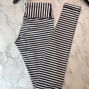 Lululemon black and white print leggings